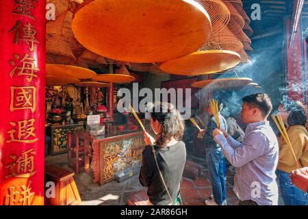 People praying in the Buddhist Pavilion Zhengjiao Chanlin at the A-Ma Temple. Macau, China. Stock Photo