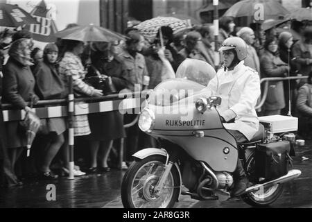 State visit President Leone of Italy, motorcycle agent with new helmet Date: October 23, 1973 Location: Italy Keywords: Presidents, State visits Personal name: Leone, Giovanni Stock Photo