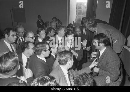 Party Council of the PvdA in Rotterdam, September 1968  During a suspension there will be a lot of discussion around André v/d Louw, among others with Hans Lammers and Laurens ten Cate Date: 21 september 1968 Location: Rotterdam, Zuid-Holland Keywords: directors, meetings, politicians Personal name: Cate, Laurens ten, Lammers, Han, Louw, André van der Institutionname: PvdA Stock Photo