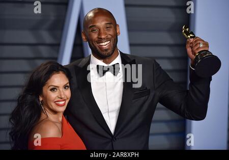 FILE: Los Angeles, United States. 26th Jan, 2020. In this March 4, 2018 file photo, Kobe Bryant (R) and his wife Vanessa hold up his Oscar for Best Documentary Short as they arrive for the Vanity Fair Oscar Party at the Wallis Annenberg Center for the Performing Arts in Beverly Hills, California. Kobe Bryant was killed in a helicopter crash with his 13-year-old daughter Gianna in Calabasas, California on January 26, 2020. Photo by Christine Chew/UPI Credit: UPI/Alamy Live News Stock Photo