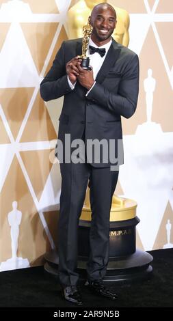 Hollywood, Los Angeles, United States. 04th Mar, 2018. (FILE) Kobe Bryant Dies At 41. HOLLYWOOD, LOS ANGELES, CALIFORNIA, USA - MARCH 04: Filmmaker/American basketball player Kobe Bryant, winner of the Animated Short award for Dear Basketball poses in the press room at the 90th Annual Academy Awards held at the Hollywood and Highland Center on March 4, 2018 in Hollywood, Los Angeles, California, United States. (Photo by David Acosta/Image Press Agency) Credit: Image Press Agency/Alamy Live News Stock Photo