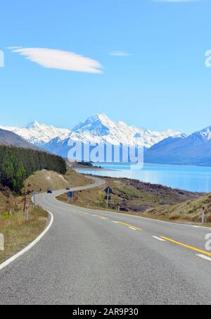 Road to mount Cook, Southern Alps, New Zealand Stock Photo