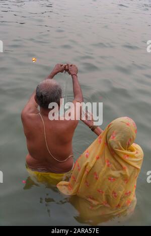 Couple bathing in the Ganges. Varanasi, India Stock Photo - Alamy