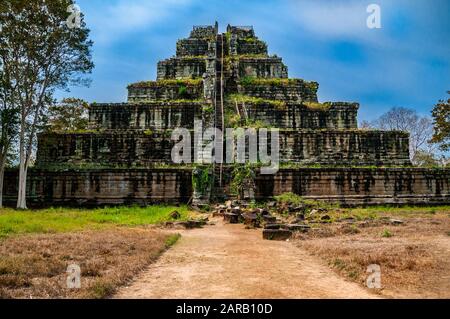 The prang seven tiered pyramid at the Prasat Thom site in Koh Ker, Cambodia Stock Photo