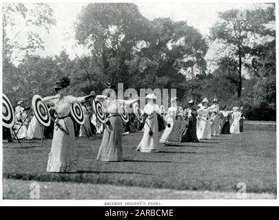 Women's archery in Regent's Park, London 1900 Stock Photo