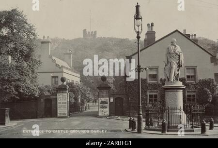 Entrance to Castle grounds, Dudley, West Midlands, with a statue of William Ward, 1st Earl of Dudley, on the right. Stock Photo