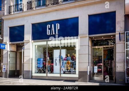 Gap on sale champs elysees