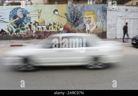January 27, 2020, Gaza City, The Gaza Strip, Palestine: Wall painting by Palestinian protesters showing to the United States Donald J. Trump with a fingerprint on his face in the streets of Gaza City, Gaza Strip, on January 27, 2020 in Gaza City. - Palestinian Prime Minister Muhammad Shtayyeh today called on international powers to boycott an American peace plan that they see as biased towards Israel, as Israeli Prime Minister Benjamin Netanyahu and his political rival Benny Gantz are scheduled to meet with Donald Trump in Washington, and the American president expects to reveal his long-delay Stock Photo