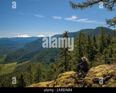 Hiker taking in the view of the Cascade peaks from Castle Rock Trail, Willamette National Forest, Oregon. Stock Photo
