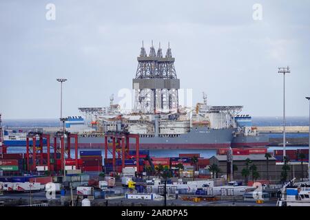 Shipping in the port of Las Palmas, Gran Canaria, Canary Islands. Oil drilling platforms, rigs, Ensco ds-3. Stock Photo