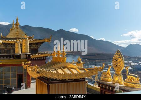 Golden roof of the Lama Temple in Shangri-La, Yunnan province, China Stock Photo