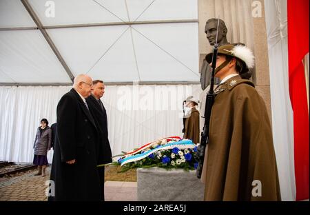 Oswiecim, Poland. 27th Jan, 2020. President of the Republic of Poland Andrzej Duda and the President of Israel Reuwen Riwlin lay flowers at the Monument of Captain Witold Pilecki during the 75th anniversary of the liberation of KL Auschwitz-Birkenau. Credit: SOPA Images Limited/Alamy Live News Stock Photo