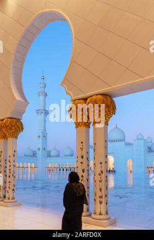 Sheikh Zayed Grand Mosque in Abu Dhabi near Dubai, United Arab EMirates
