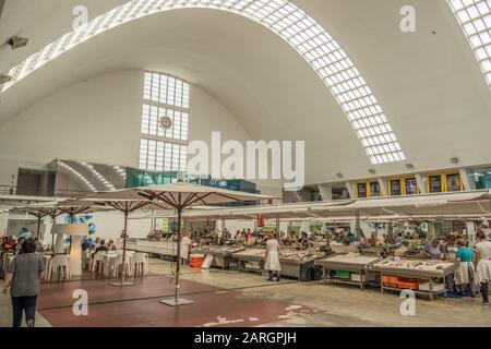 Fish stands in Matosinhos Municipal Market (Mercado Municipal de ...