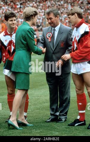 HRH Princess Diana meets Brian Clough (Nottingham Forest F.C. Manager) with his Rosette 'Worlds greatest Grandpa' and Stuart Pearce (right). Stock Photo