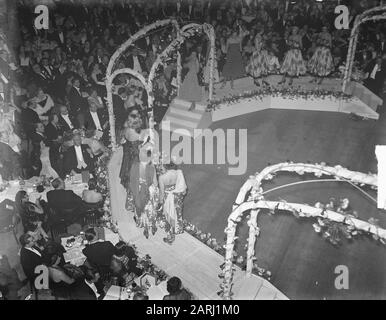 Fashion parade in concertgebouw Date: 22 November 1950 Keywords: fashion parades Institution name: Concertgebouw Stock Photo