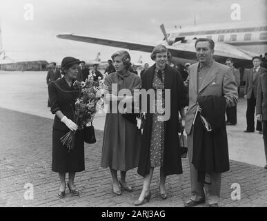 Visit Walt Disney to Amsterdam. Arrival Walt Disney at Schiphol, with wife Lilian and two daughters Sharon and Diane; Stock Photo