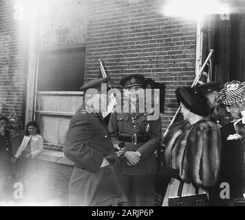 General Foulkes in Wageningen. Greeting General Kruls. Foulkes in conversation with General Kruls Date: 3 May 1948 Location: Gelderland, Wageningen Keywords: greetings, conversations Personal name: Foulkes, Kruls, H.J. Stock Photo