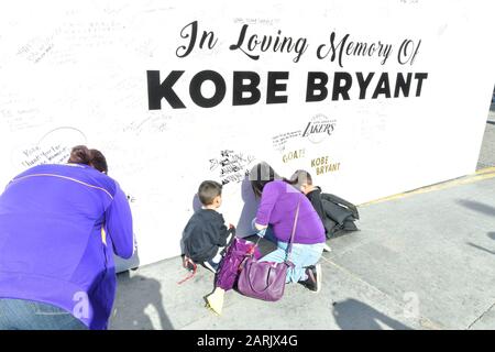 Las Vegas, NV, USA. 28th Jan, 2020. Atmosphere Los Angeles Laker fans gather to mourn Kobe at Staples Center in Los Angeles, CA on January 28, 2020. Credit: Damairs Carter/Media Punch/Alamy Live News Stock Photo