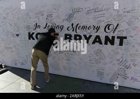 Las Vegas, NV, USA. 28th Jan, 2020. Atmosphere Los Angeles Laker fans gather to mourn Kobe at Staples Center in Los Angeles, CA on January 28, 2020. Credit: Damairs Carter/Media Punch/Alamy Live News Stock Photo