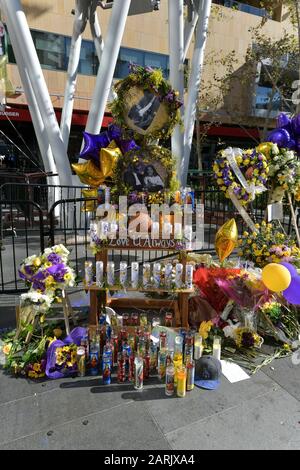 Las Vegas, NV, USA. 28th Jan, 2020. Atmosphere Los Angeles Laker fans gather to mourn Kobe at Staples Center in Los Angeles, CA on January 28, 2020. Credit: Damairs Carter/Media Punch/Alamy Live News Stock Photo
