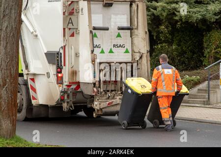 garbage truck and ladder emptying garbage cans, Meckenheim NRW Germany - 27 01 2020 Stock Photo