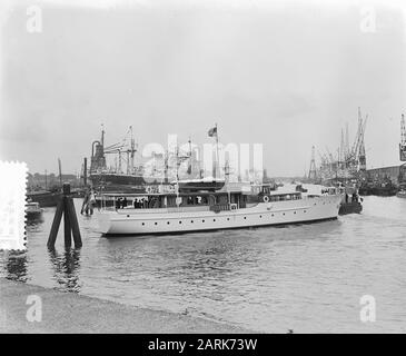 State visit French President Coty to the Netherlands. Third day, Rotterdam. Boat trip by Prince Bernhard and President Coty through Port of Rotterdam Date: 23 July 1954 Location: Rotterdam, Zuid-Holland Keywords: boat trips, ships, State visits Stock Photo