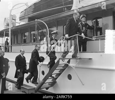 State visit French President Coty to the Netherlands. Third day, Rotterdam. Boat trip by Prince Bernhard and President Coty through Port of Rotterdam Date: 23 July 1954 Location: Rotterdam, Zuid-Holland Keywords: boat trips, presidents, princes, state visits Personal name: Bernhard, prince, Coty, R. Stock Photo