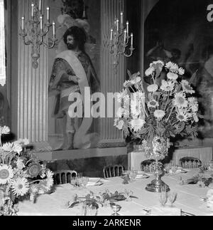 Dinner table at Huis ten Bosch, de dinertafel Date: 9 september 1964 Institution name: Huis Ten Bosch Stock Photo