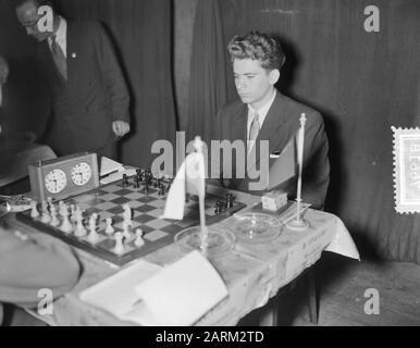 Bobby Fischer in Hilton Hotel in Amsterdam for talks with FIDE president  Max Euwe (right) on the world championship duel with Boris Spassky, January  31, 1972, chess, sports, The Netherlands, 20th century