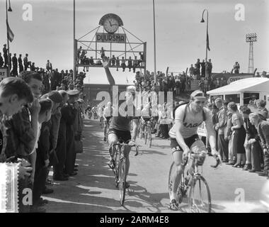 Start Ronde van Nederland Stadion Utrecht Date: August 6, 1956 Keywords: cyclists Stock Photo