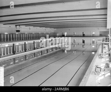 Swimming pool June 15 opening 50m bath. Interior Date: June 12, 1961 Keywords: Interior, Openings, baths, swimming pools Stock Photo