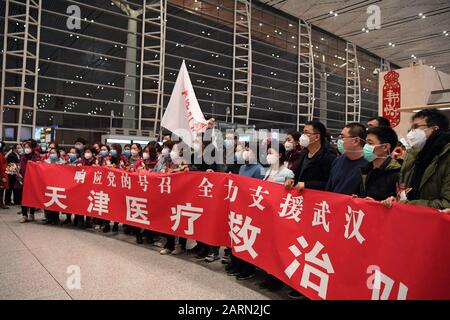 Tianjin, China. 28th Jan, 2020. The second batch of medical workers pose for a group photo before their departure to Wuhan of Hubei Province, at Binhai International Airport in Tianjin, north China, on Jan. 28, 2020. A team comprised of 138 members from 16 hospitals in Tianjin left for Wuhan on Tuesday to aid the coronavirus control efforts there. Credit: Ma Ping/Xinhua/Alamy Live News Stock Photo