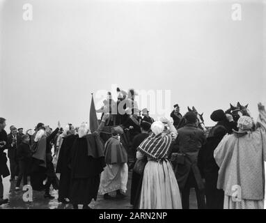 Te Scheveningen commemorated the landing and entry of Prince Willem Frederik. Arrival of Prince Willem Frederik the beach in Scheveningen 1813-1963 Date: 30 November 1963 Location: Scheveningen, Zuid-Holland Keywords: arrivals, commemorations, entries, landings, beaches Personal name: FREDERIK, WILLEM PRINS Stock Photo