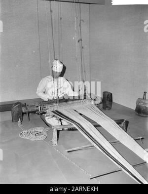 Opening of an exhibition on the Wah, an agricultural community in Pakistan, at the Royal Institute for the Tropics by Alderman Carriage in Amsterdam  Loom with a doll as weaver Date: 25 november 1965 Location: Amsterdam, Noord-Holland Keywords: populations, exhibitions, weaving Stock Photo