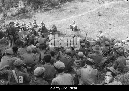 Repetition exercises at Kartasura  From time to time the parts that serve in Indonesia are removed from the rut of guard and patrol, and to fit continue to be deployed in exercises on a small scale. Before the start of an action, the military learn the plan of war, while immediately discussing errors of previous exercises Date: October 1949 Location: Indonesia, Java, Kartasura, Dutch East Indies Stock Photo