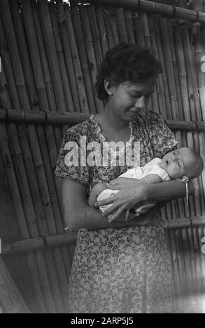 Portrait photos (miscellaneous) [passport photos]  Indonesian woman holding baby Date: 1947/01/01 Location: Indonesia, Dutch East Indies Stock Photo