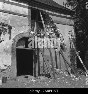 Dutch farmers are going to set up a business in France  Ruin Date: 1945 Location: France Keywords: agriculture, World War II Stock Photo