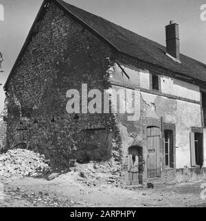 Dutch farmers are going to set up a business in France  Ruin Date: 1945 Location: France Keywords: agriculture, World War II Stock Photo