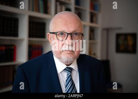 Berlin, Germany. 29th Jan, 2020. Lothar de Maiziere, lawyer, during a dpa conversation. De Maiziere was the first democratically elected and last Prime Minister of the GDR and from 03.10. to 31.12.1990 Federal Minister for Special Tasks. Credit: Soeren Stache/dpa-Zentralbild/dpa/Alamy Live News Stock Photo