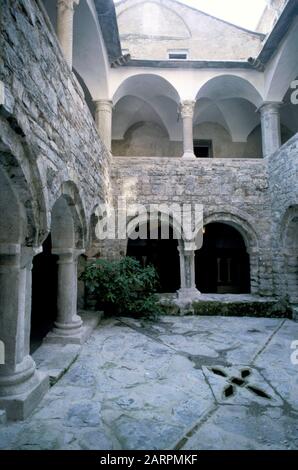 italy, liguria, san fruttuoso, abbey, cloister Stock Photo