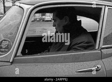 Der Schauspieler George Nader bei Dreharbeiten zu einem Jerry Cotton Film in Hamburg, Deutschland 1960er Jahre. Actor George Nader at the set of one of the Jerry Cotton movies at Hamburg, Germany 1960s. Stock Photo