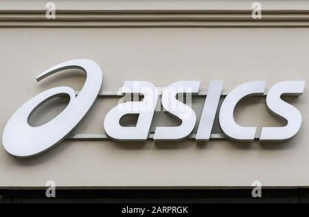 Berlin, Germany. 27th Jan, 2020. The 'asics' logo above the entrance to a shop of the Japanese sports shoe and clothing brand in Tauentzienstraße. Credit: Jens Kalaene/dpa-Zentralbild/ZB/dpa/Alamy Live News Stock Photo