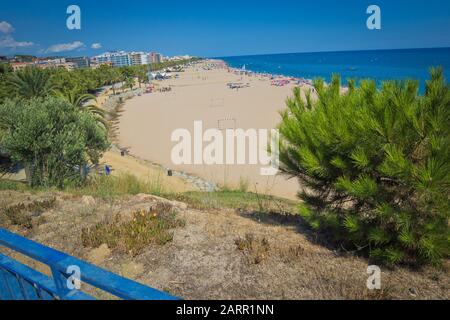 Beach line of the coast with vacationing tourists on a hot summer day in Spain Stock Photo