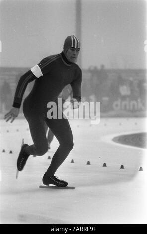 Ice skating competitions in Heerenveen om Gouden Skate, Ard Schenk in action Date: 18 December 1971 Location: Friesland, Heerenveen Keywords: RATES, skating, sport Person name: Schenk, Ard Stock Photo