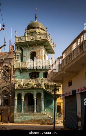 India, Rajasthan, Shekhawati, Nawalgarh, Chun Chowk, Nawalgarh Mosque minaret Stock Photo