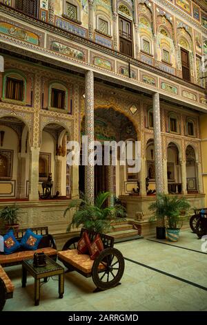 India, Rajasthan, Shekhawati, Nawalgarh, Grand Haveli Hotel interior Stock Photo