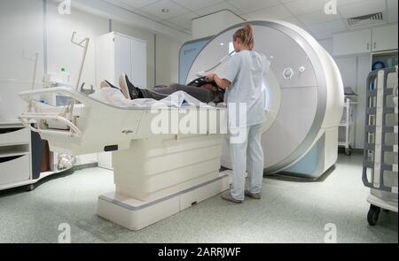 Germany. 20th Jan, 2020. A woman lies in radiology in a magnetic resonance imaging (MRI) machine (posed scene). Credit: Marijan Murat/dpa/Alamy Live News Stock Photo