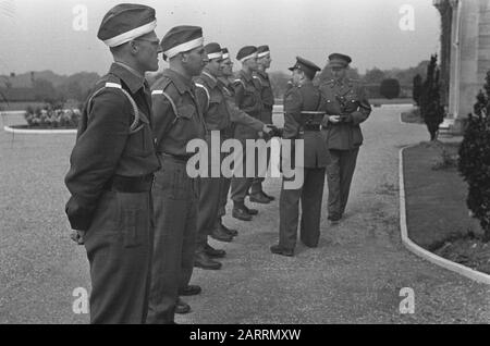 Series Octu-training at Aldershot for Dutch officers, together with British cadets. [Passing out of Dutch Cadets. 17 Dutch cadets] Date: May 1943 Location: Aldershot, Great Britain Keywords: army, soldiers, trainings, World War II Stock Photo