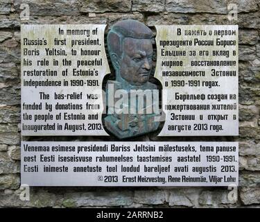 Plaque honouring Boris Yeltsin for the role he played in the peaceful restoration of Estonia's independence in 1990 - 1991. Tallinn, Estonia Stock Photo